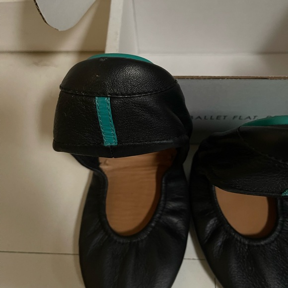 Tieks by Gavrieli in matte black (size 6) - Picture 4 of 9